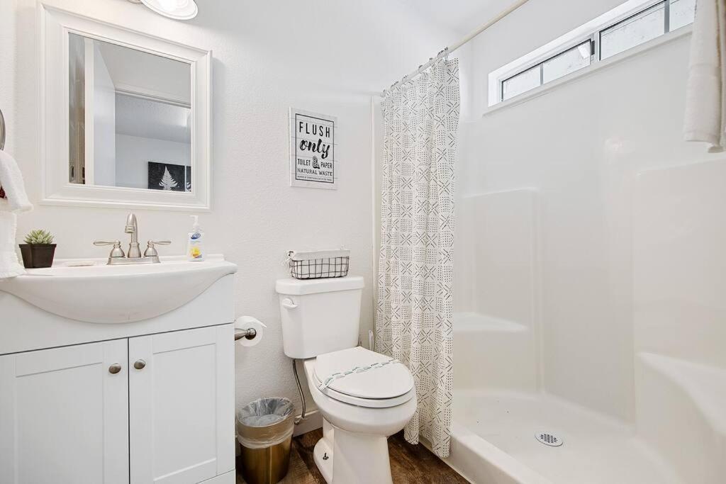 Couples Studio 1 W Full Kitchen Apartment Oakhurst Exterior photo