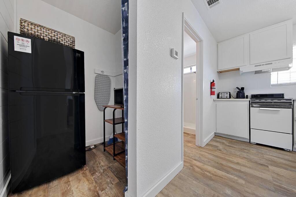 Couples Studio 1 W Full Kitchen Apartment Oakhurst Exterior photo