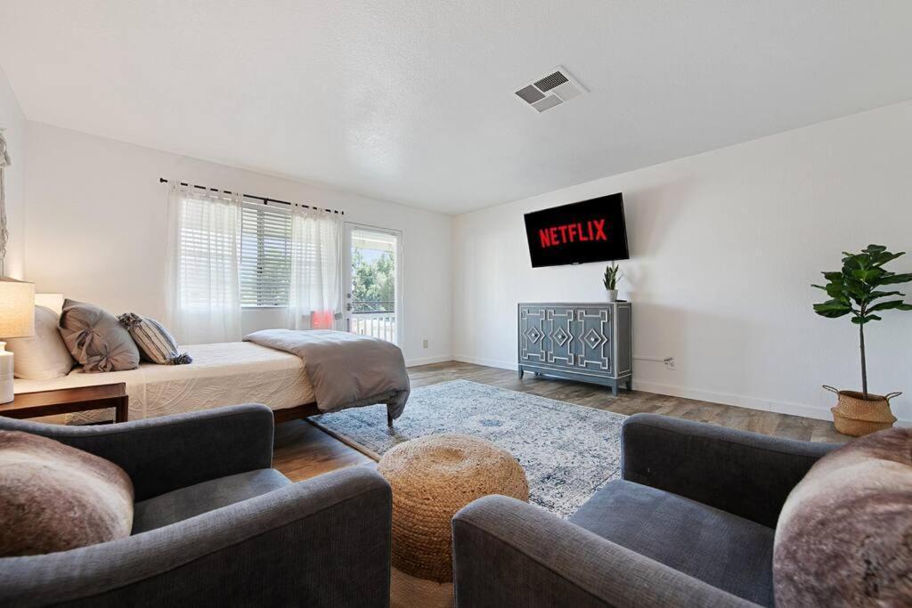 Couples Studio 1 W Full Kitchen Apartment Oakhurst Exterior photo